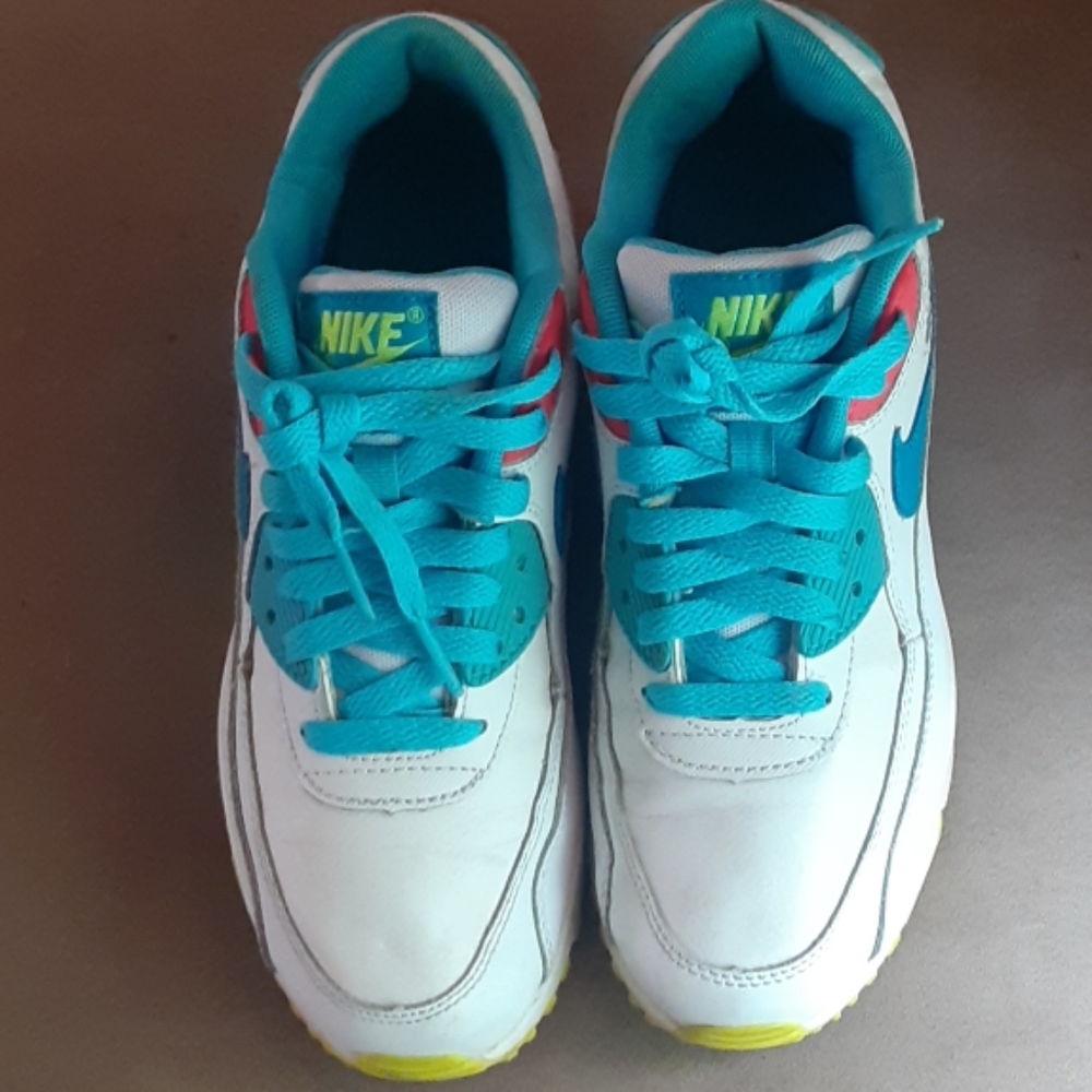 Sneakers - Picture 2 of 4